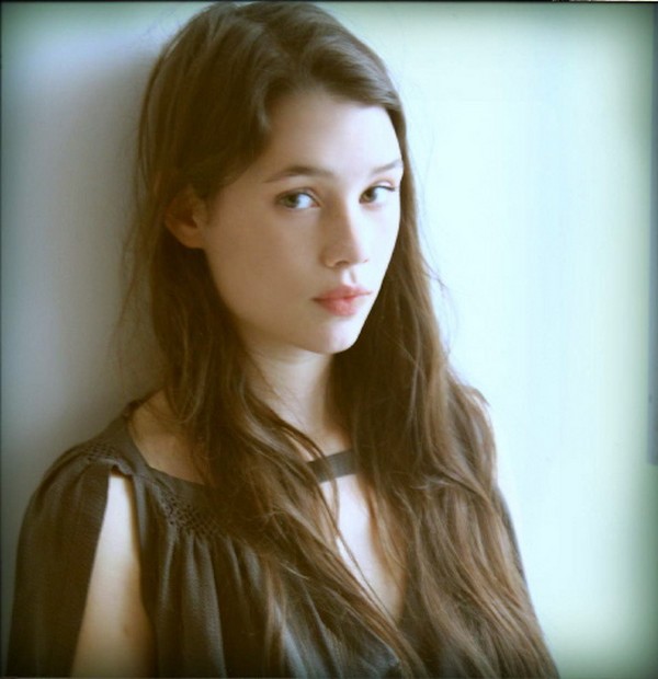 阿斯特丽德·伯格斯·弗瑞斯贝(Astrid Berges-Frisbey)